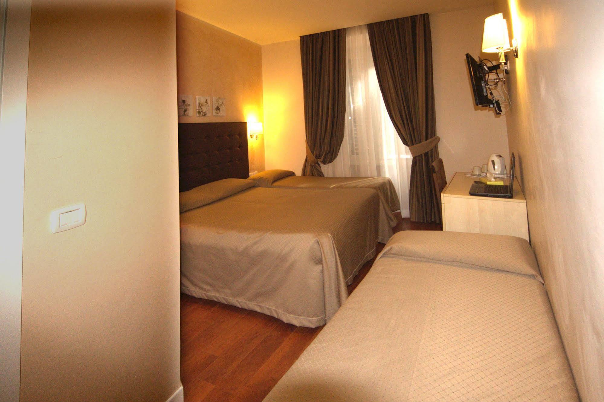 Roma Rooms Colosseum Exterior foto